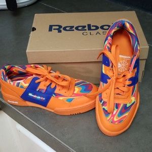 Reebok shoes size 4..